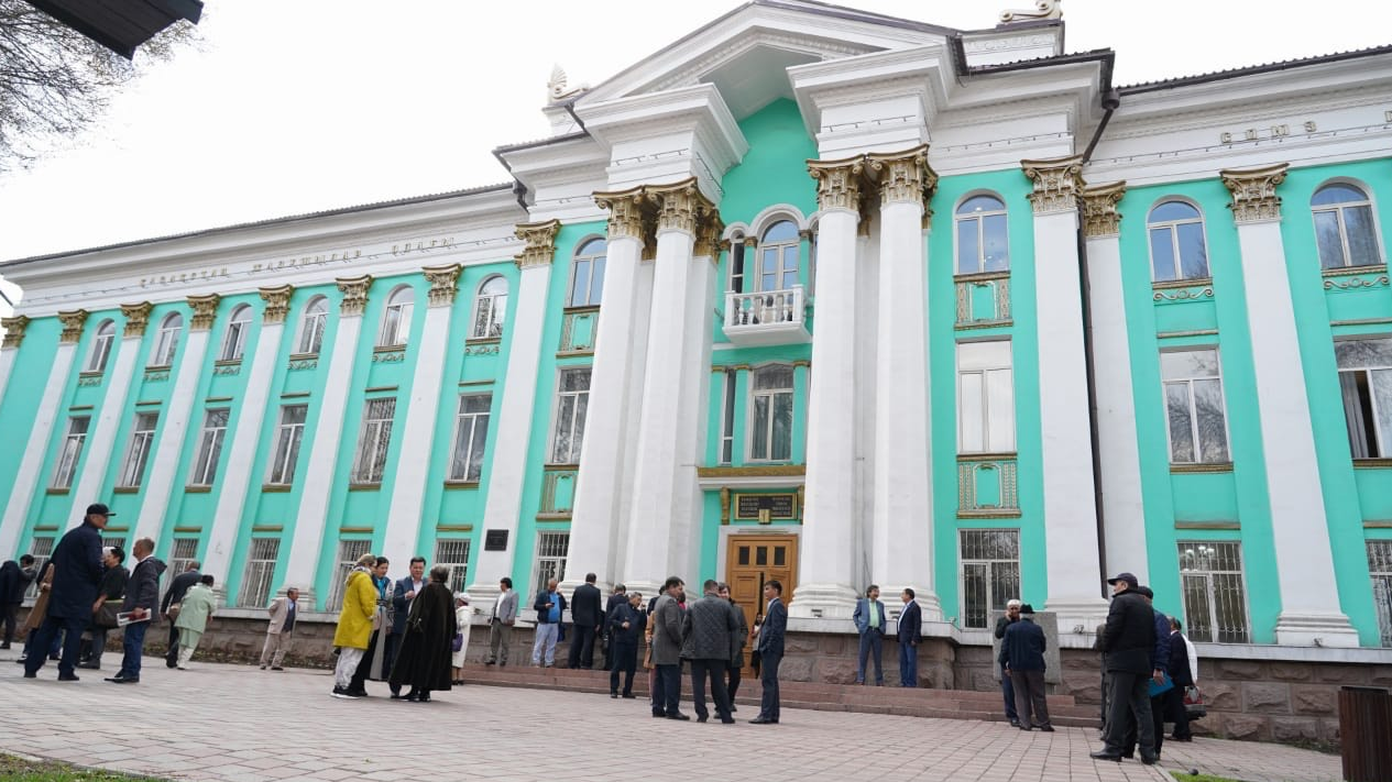 "Біздің болашағамыз ақын мен жазушыларға қарап қалған жоқ"дейді қоғам белсендісі