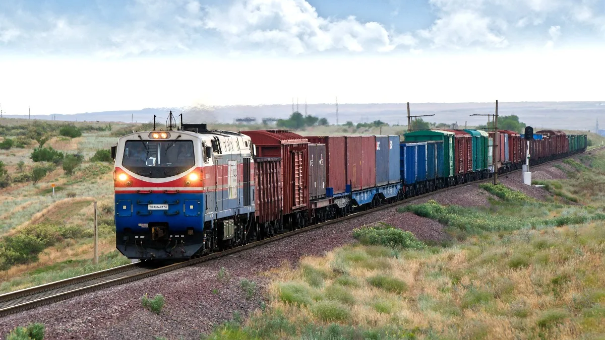 Мемлекет басшысы: "Үкімет биыл транзиттік тасымал көлемін шамамен 65 пайызға дейін көбейтеміз деген міндет қойды"