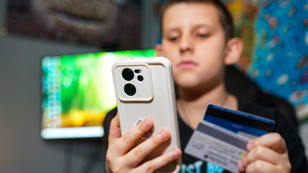 12 жасар бала алаяқтарға алданып, отбасының бүкіл ақшасын жем қылды