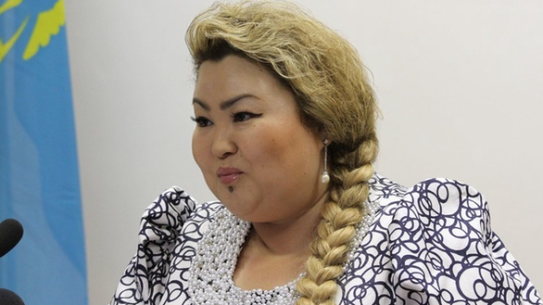 "Шетелге бала сатқан": Экс депутат Сара Алпысқызы туралы естеліктерімен бөлісті