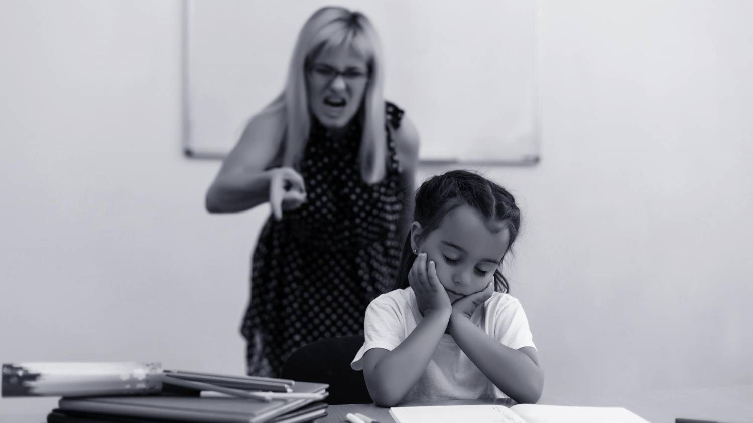 "Мұғалімнің мына сөздері баланы суицидке итермелемей ме, не сұмдық мынау?" деген танымал журналист сұмдық жайтты айтты