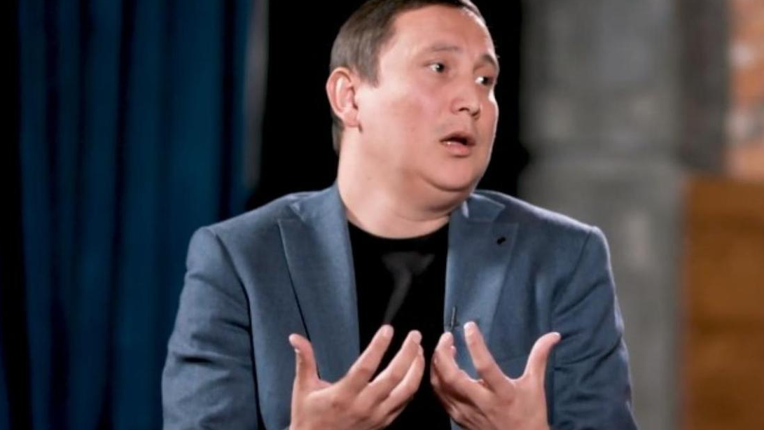 "Мойындаймын": Қайрат Әділгерей халықтан кешірім сұрады (ВИДЕО)