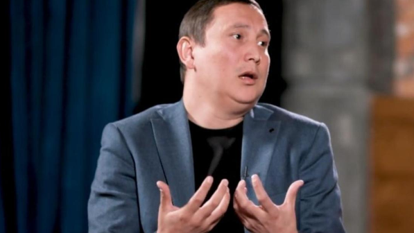 "Мойындаймын": Қайрат Әділгерей халықтан кешірім сұрады (ВИДЕО)