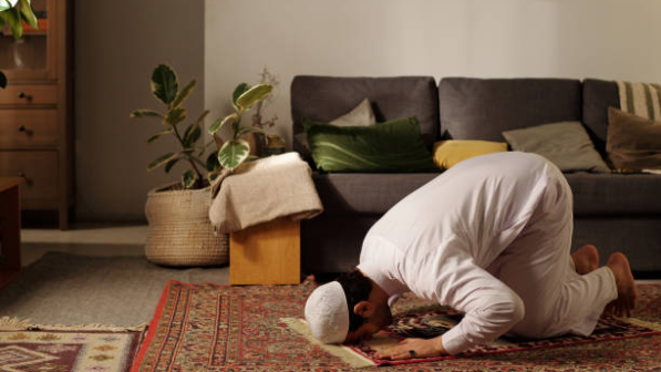 Намаз оқып, уағыз айтқан өзбек азамат Ресейден қуылды