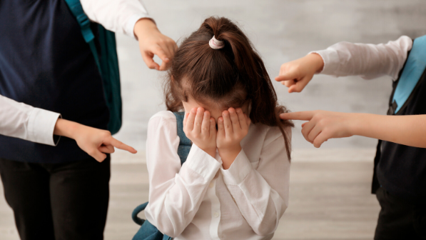 "Мектепте баласы бұзықтық жасаса, ата-анасын жұмыстан шығару керек" дейді белсенді ұстаз