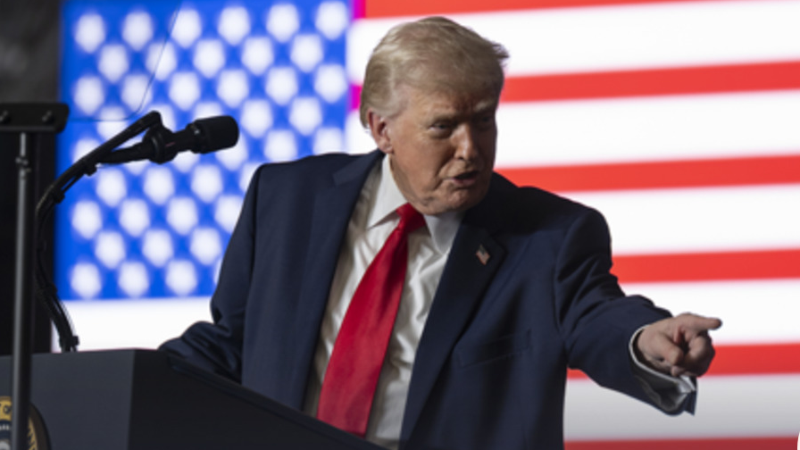 Дональд Трамп Испанияға шүйлігіп, ескерту жасады