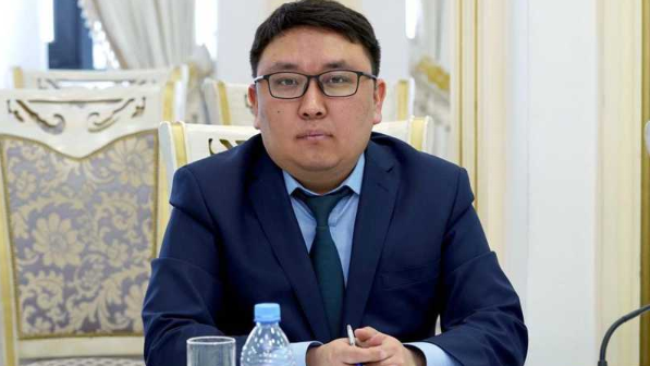 "Кей директор, завучтардың үстінен шағым түсірдім" деген Ернұр Дәуенов мәлімдеме жасады