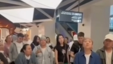 "Жағдайымыз қиын": Оманда қалған қазақтар жанайқайын жеткізді