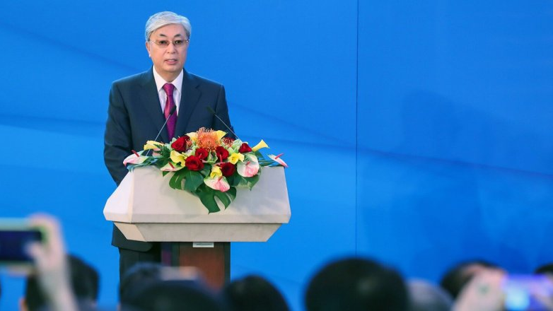 Президент қыз-келіншектерді 8 наурыз мерекесімен құттықтады