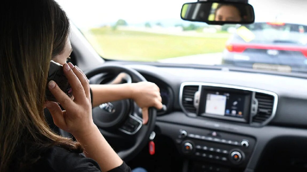 Көлік жүргізіп келе жатып, телефонмен сөйлессеңіз, белбеу тақпасаңыз, камералар "аямайды"