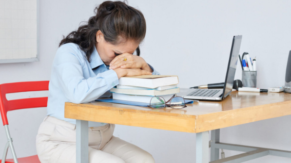 Төмен баға қойған мұғалімді оқушының шешесі мен әпкесі тілдеп, ауыр сөздер айтқан