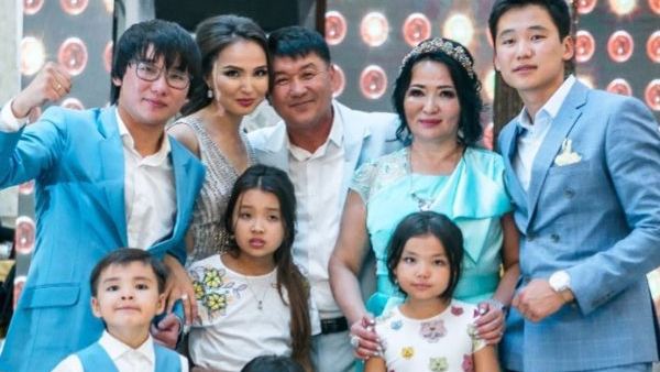 Танымал блогер Қайрат Нұртастың отбасына қатысты бар шындықты айтты