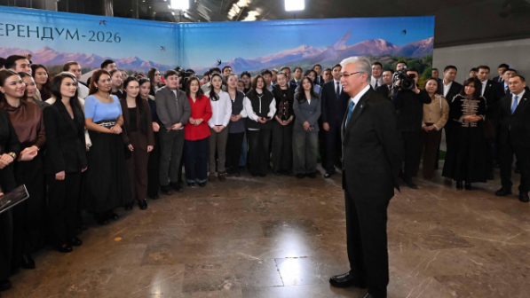 Мемлекет басшысы референдумға белсене қатысқан жастармен әңгімелесті