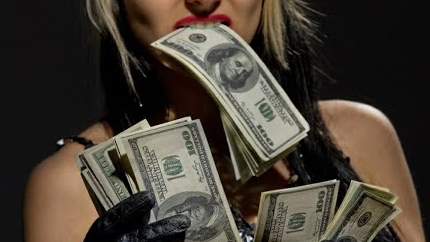 Діндар садақаға түскен ақшаға жезөкшелер сатып алып, көңіл көтерген