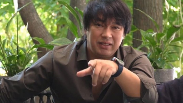 "Балаларым әжесінен қашады" деген әнші Бүркіт ағынан жарылды