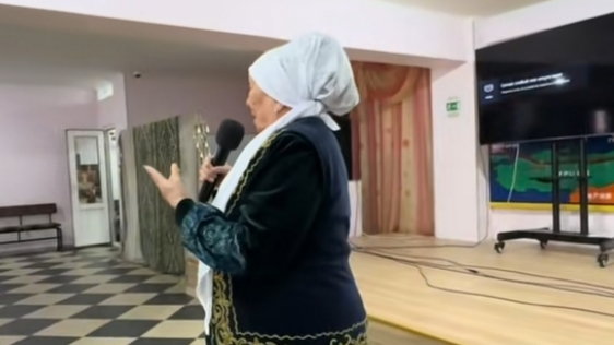 "Иса мәсіх қолдасын" деп бата берген ақ жаулықты апа сынға қалды