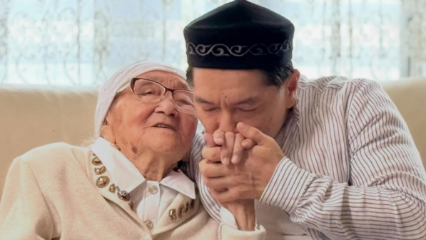 Сәкен Майғазиевтің әйелі ерекше жазба жариялап, жұртты тәнті етті