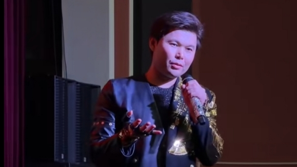 Әнші Ернар Айдар өзін сынағандарға жауап беріп, ренішін жасырмады