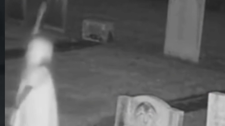 Түнде бейіт ішінде билеген елес қыздың бейнесі жұртты шошытты 