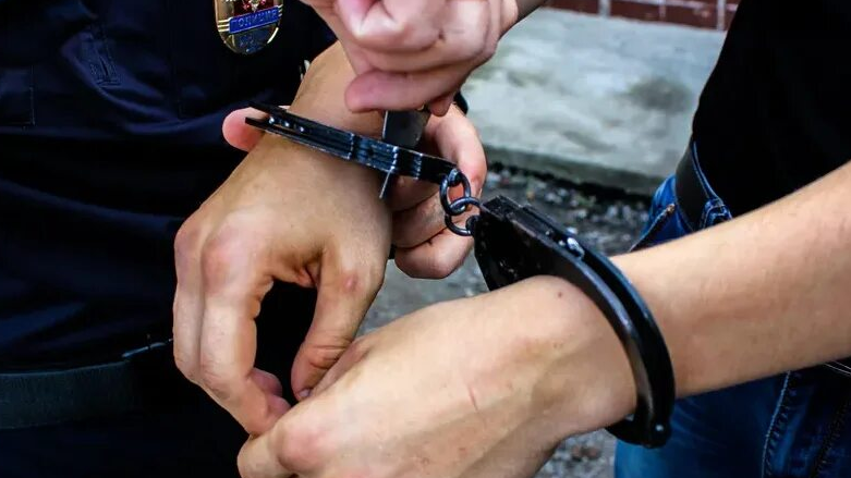 "Командир дамбалын шешіп, бұйырды" деген жігітті полиция ұстады