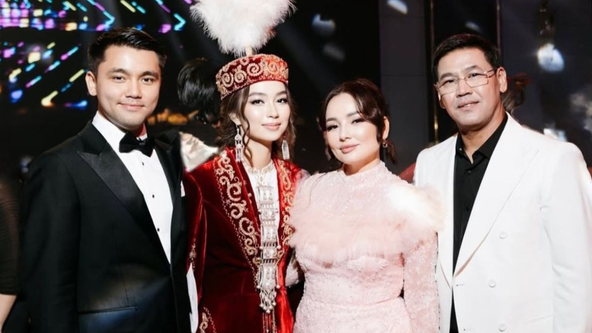 Білдей бір мектеп Жазира мен Жанболатты құда болуларымен құттықтап, масқара болды