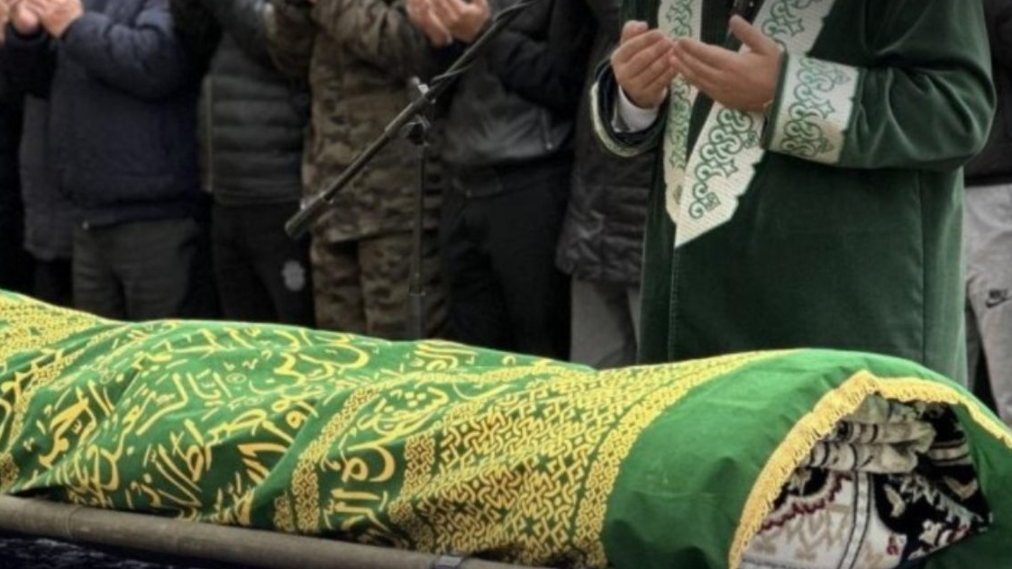 Қаралы үйдің есігіндегі жазба қызу талқыға түсті