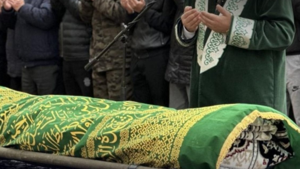 Қаралы үйдің есігіндегі жазба қызу талқыға түсті