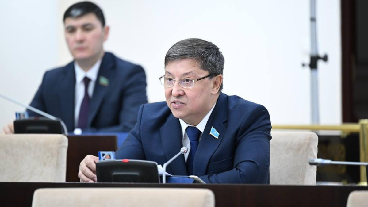 Депутат зейнетке жасы бойынша емес, еңбек өтіліне қарай шығаруды ұсынды