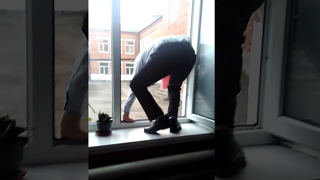 Біреудің әйеліне қырындаған депутаттың масқарасы шықты