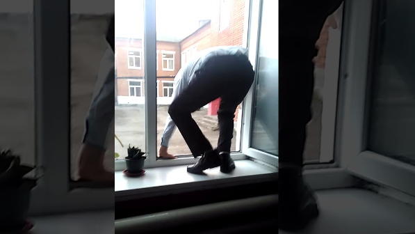 Біреудің әйеліне қырындаған депутаттың масқарасы шықты