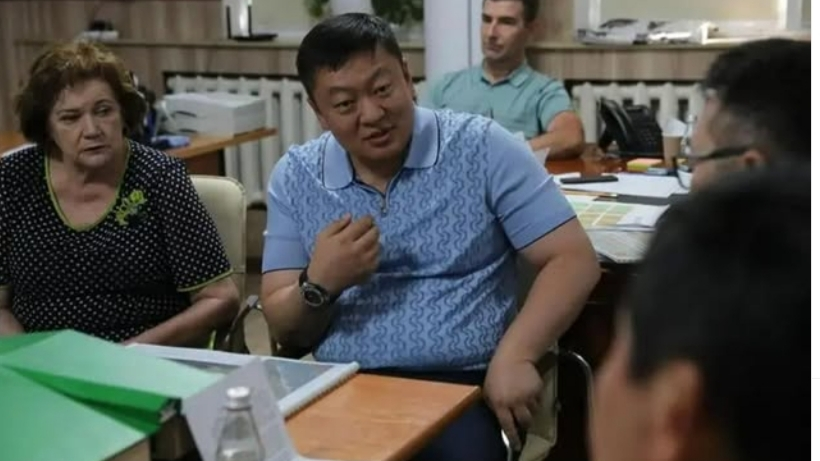 Алматыдағы "Кенжехан" базарының басшысы тоналды