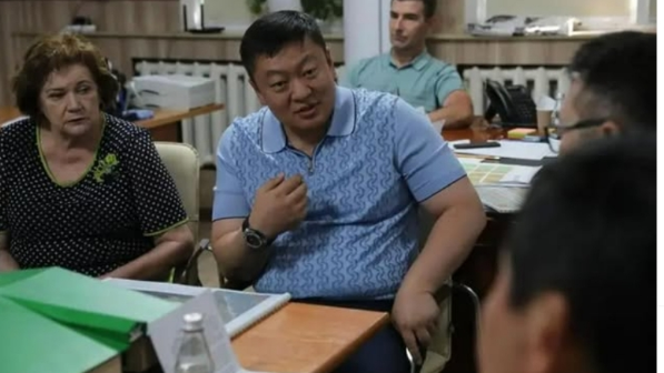 Алматыдағы "Кенжехан" базарының басшысы тоналды