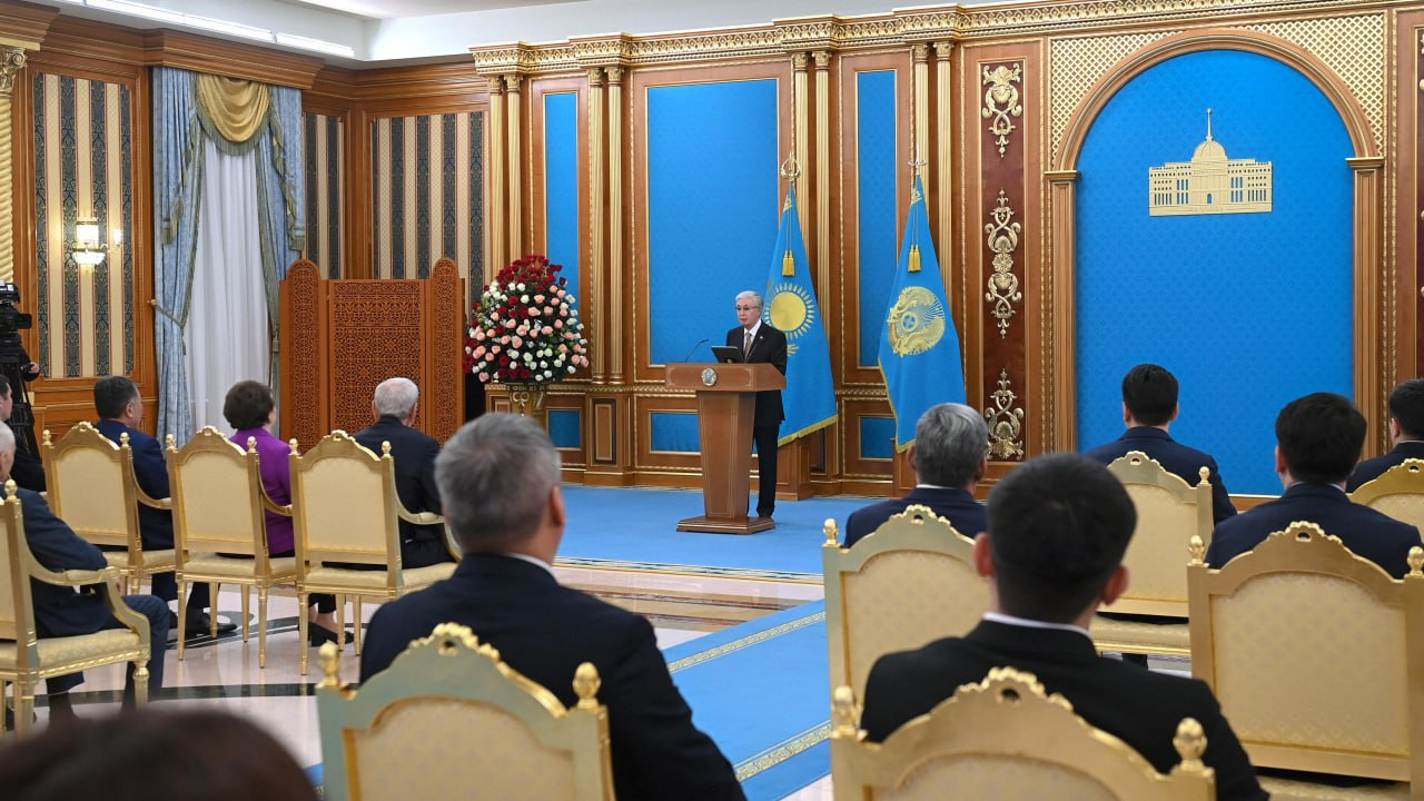 Қазақ ғылымының болашағы – көзі ашық, көкірегі ояу жастардың қолында – Президент