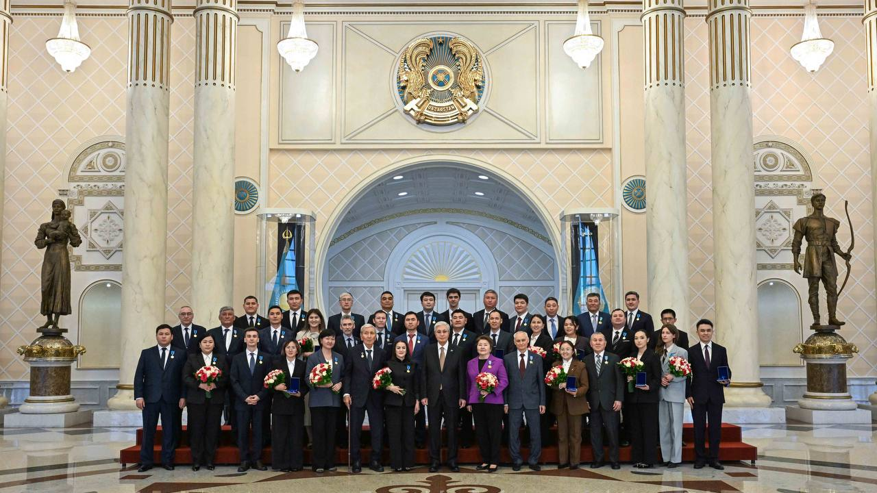 Тоқаев бір топ ғалымды мемлекеттік наградалармен марапаттады