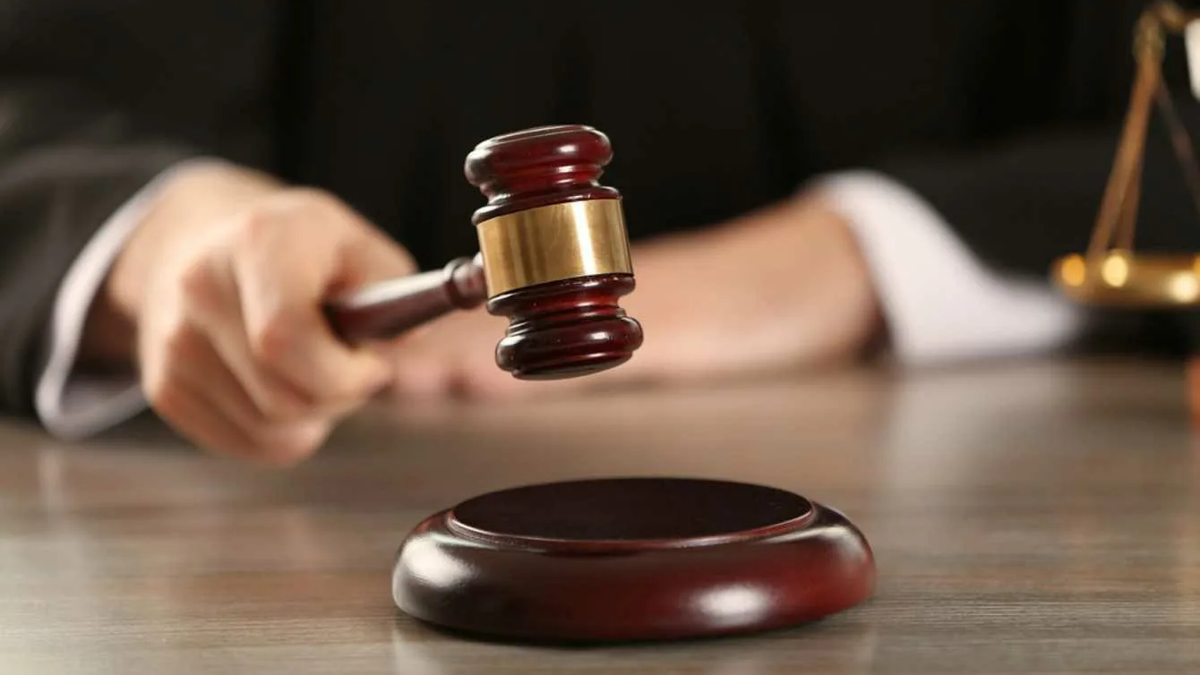 Оқушыны өзін-өзі өлтіруге дейін жеткізген 3 адамға сот үкімі шықты