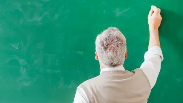 "Аттестация дауы": "Енді үлкендер жастарға орын беруге мәжбүр" деген педагог жаңа бастаманы қолдады