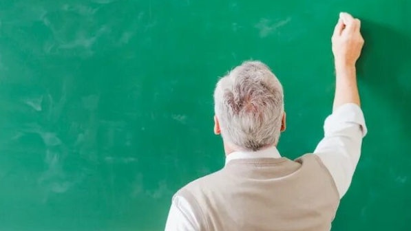 "Аттестация дауы": "Енді үлкендер жастарға орын беруге мәжбүр" деген педагог жаңа бастаманы қолдады