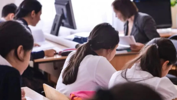 "Заңдағы өзгеріс": Мұғалімдерге ескі қамытты қайта кигізбек пе? 