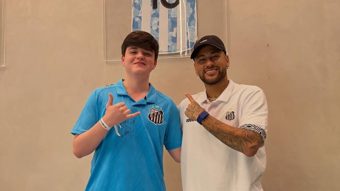 Қазақстандық киберспортшы әлемге әйгілі футболшы Неймармен кездесті