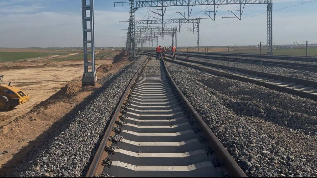 Олжас Бектенов: "Алдағы 4 жылда тағы 5 мың шақырым жаңа теміржол салуды жоспарлап отырмыз"