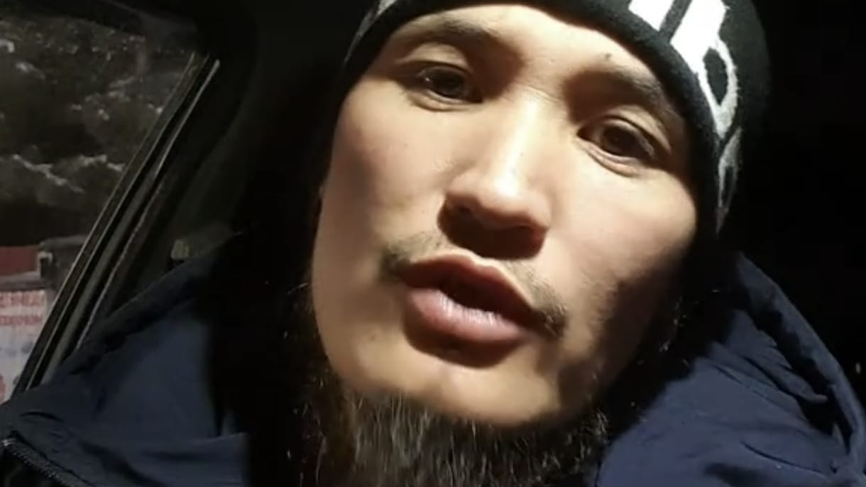 "Пайғамбардың ата-анасын кәпір"дейтін діндар эфирде еңкілдеп жылады