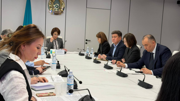 Денсаулық сақтау министрі жеке азаматтармен кездесіп, бірқатар сұрақтарға жауап берді