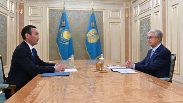 Мемлекет басшысы Ұлытау облысының әкімі Есет Байкенді қабылдады  