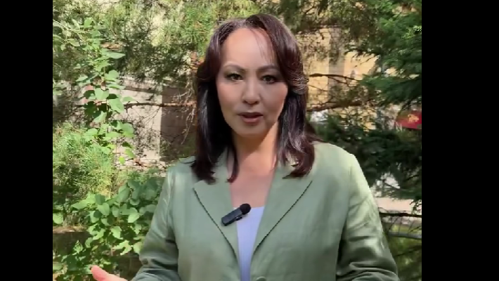 "Аяқ-қолым дірілдеп...": Айгүл Иманбаева алғаш рет ешкім білмейтін жан-жарасы туралы айтты