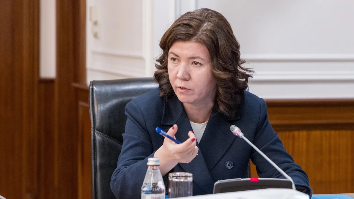 «Жұлдыз Сүлейменова Ғанидың копиясы»: Ұстаздар министрге өткір сауал тастап, оны сын тезіне алды