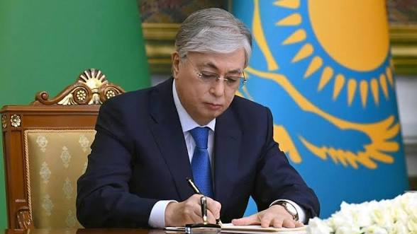 Мемлекет басшысы ұлттық мереке қарсаңында бір топ азаматты марапаттады